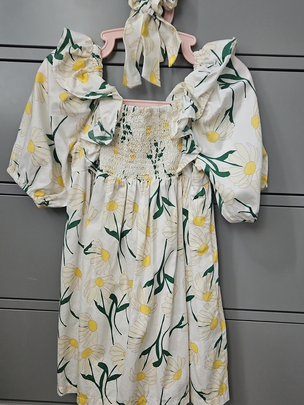 Girls White Daisy Smocked Puff-Sleeve Dress with Scrunchie